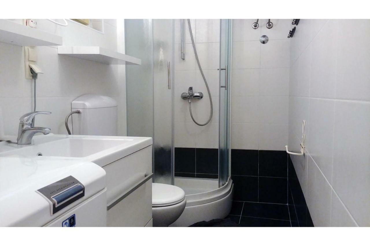 Apartment Alena With Terrace And Garden Center Jelsa ييلسا المظهر الخارجي الصورة